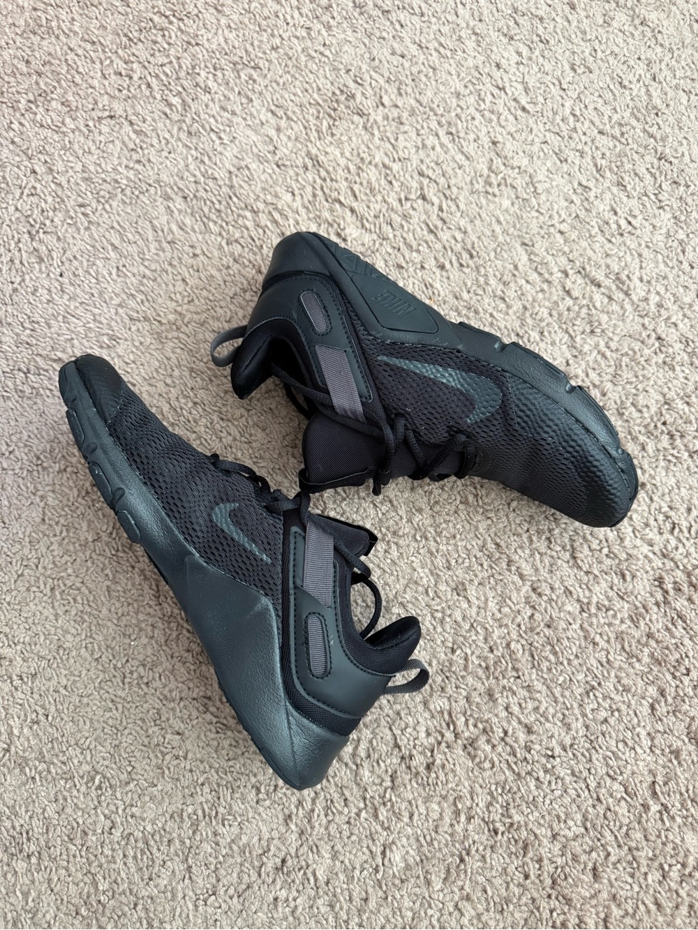 Nike Women’s Black Mesh Low-Top Sneakers